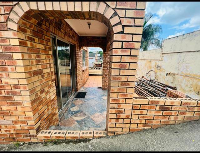 4 BEDROOM HOUSE FOR SALE IN NEWLANDS WEST